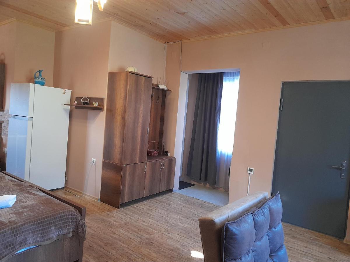 Lela Guest House Mestia Bagian luar foto