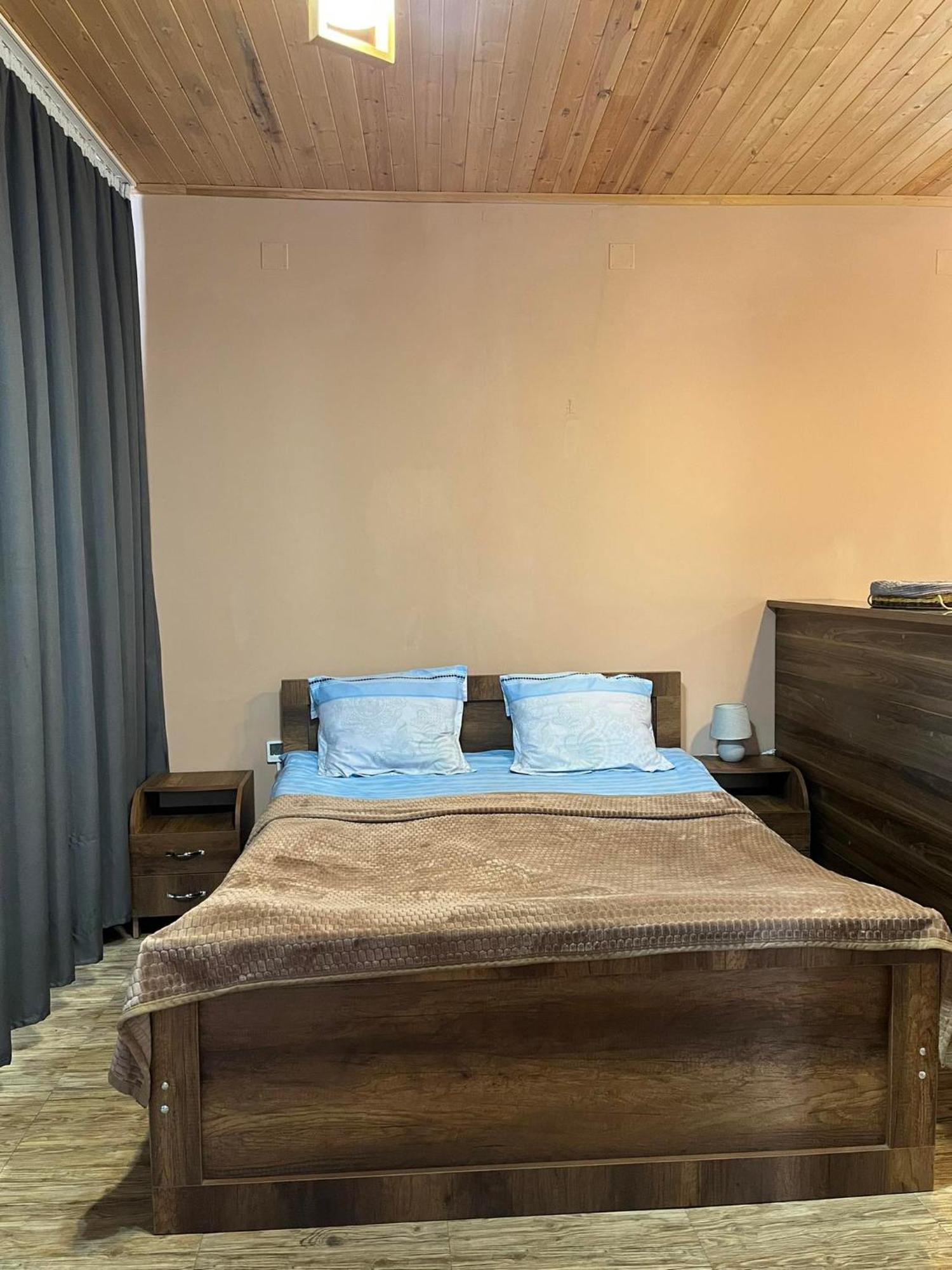Lela Guest House Mestia Bagian luar foto