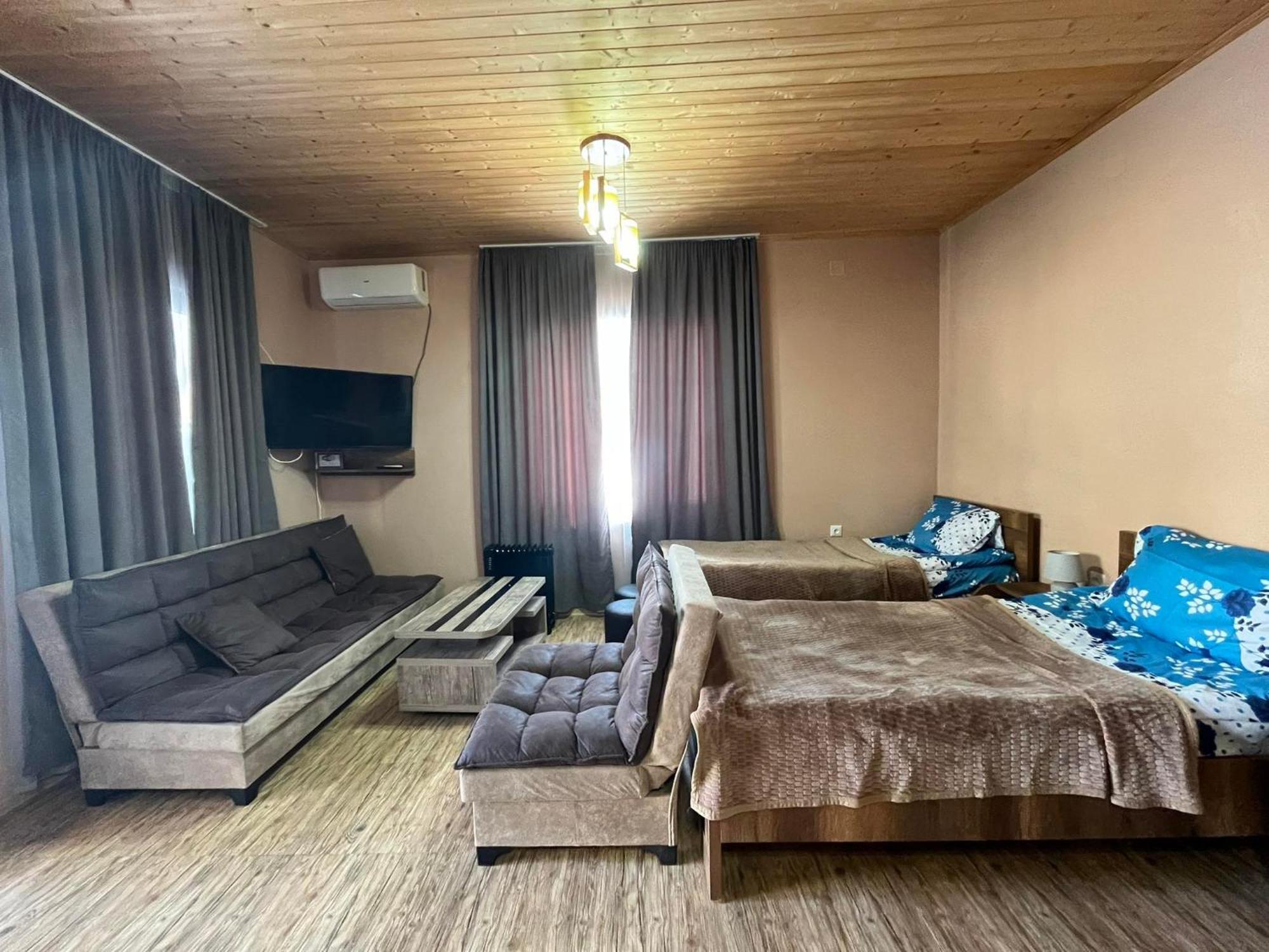 Lela Guest House Mestia Bagian luar foto